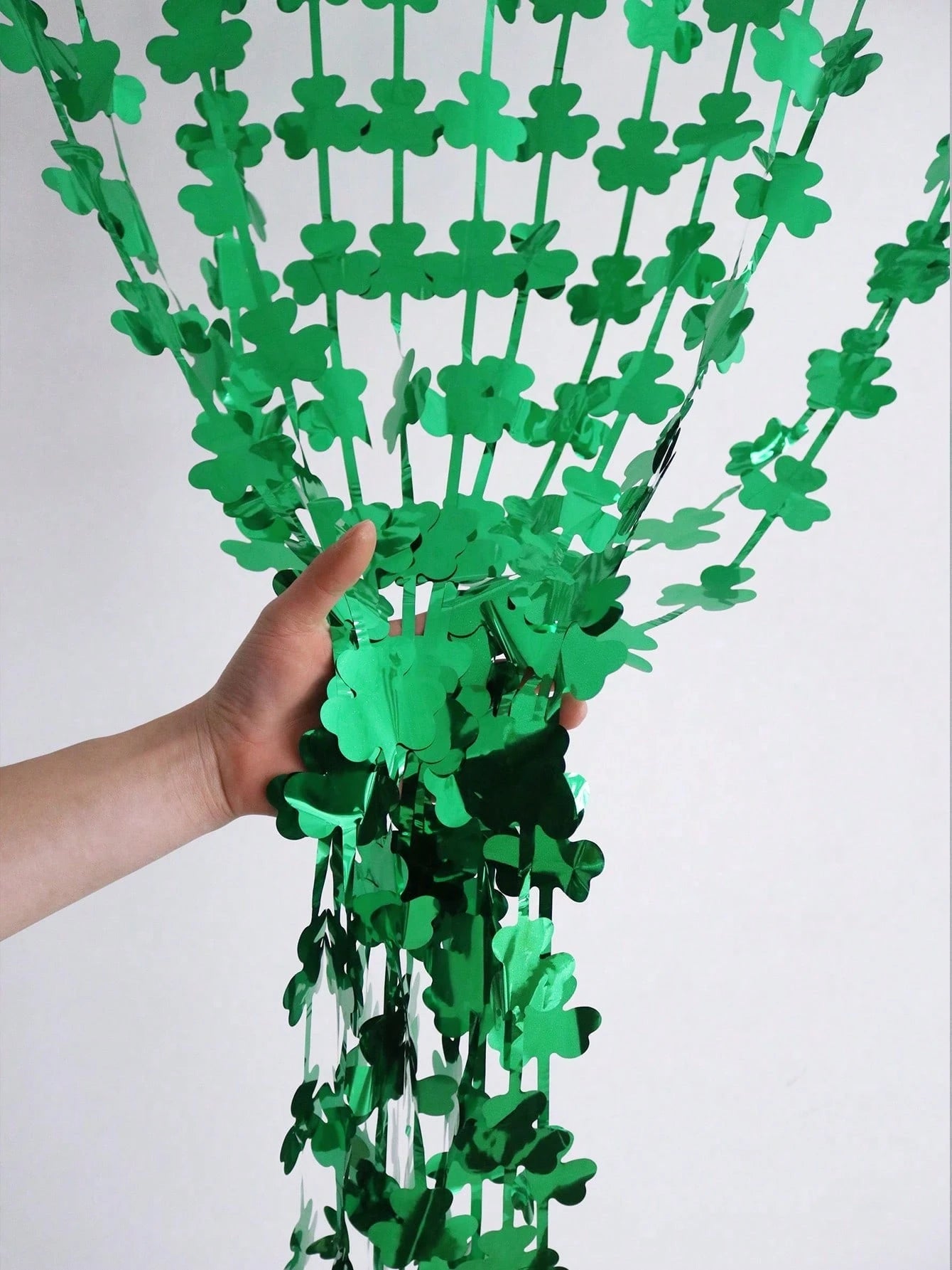 1Pc/2Pcs Clover Garland Backdrop Decorations, Suitable for St. Patrick'S Day Party Background Wall
